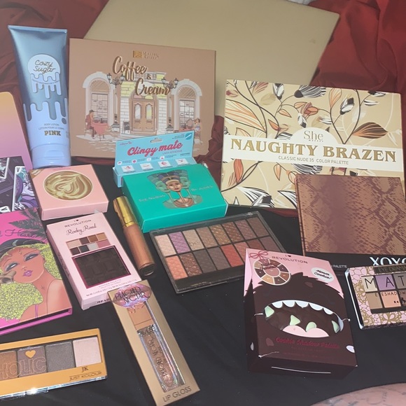 Makeup bundle - Picture 2 of 3